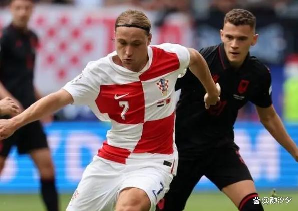 关于阿尔巴尼亚队压哨绝杀希腊，惊险晋级欧预赛强！的信息